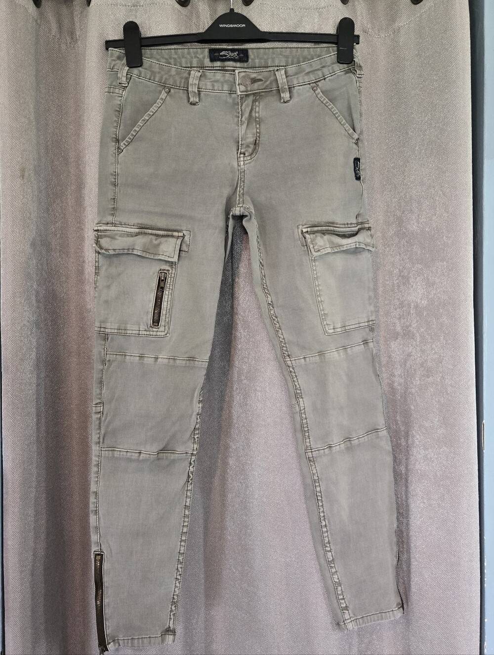⭐️Silver Jeans Slim Cargo in Faded Olive Green⭐️